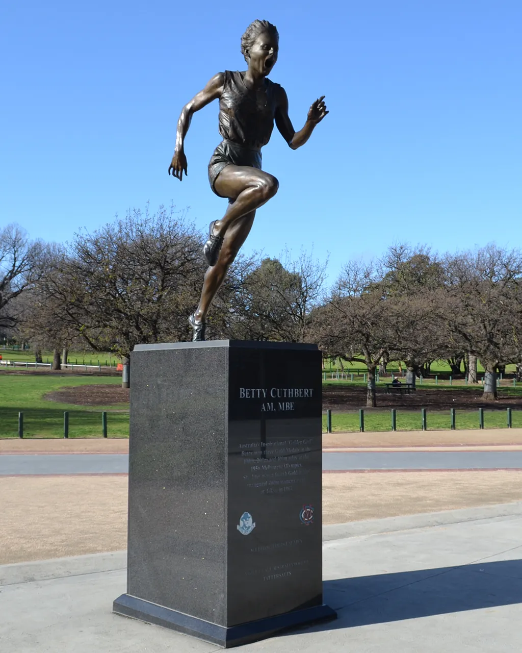 DSC_0001_BettyCuthbertStatue_TextWithImage_Desktop.webp