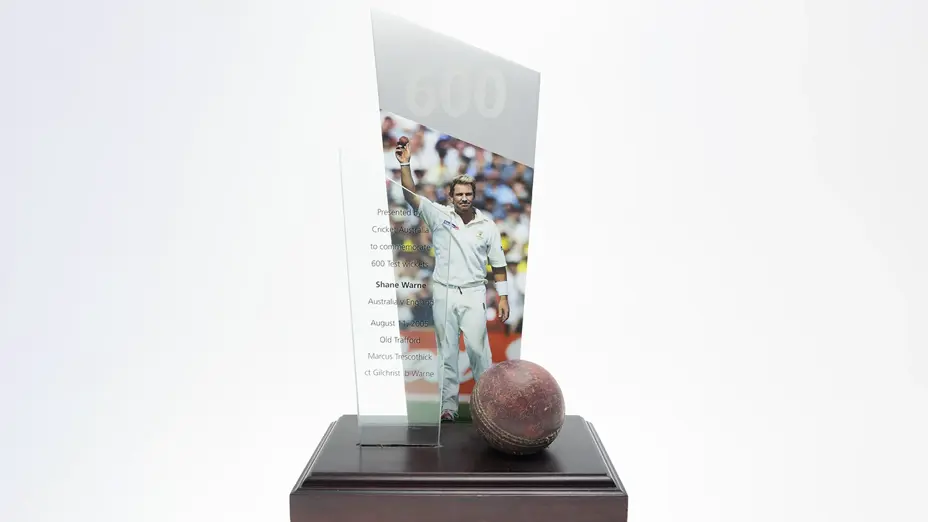 First player in history to take 600 wickets, wearing wristband gifted by his daughter. Ashes, England, 2005