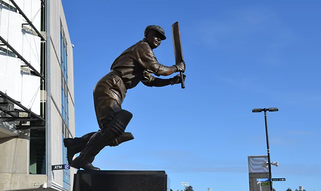 DSC_0049_BillPonsfordStatue_ImageCard.webp