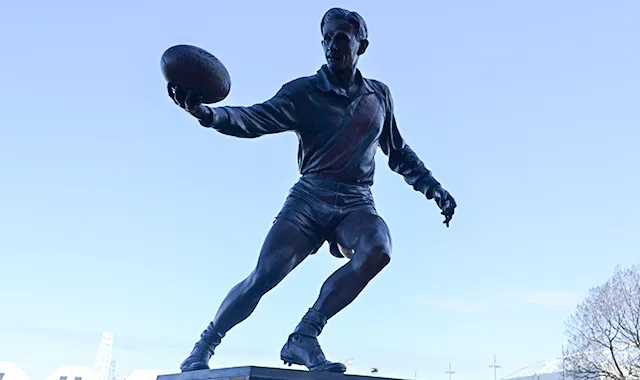 DSC_0039_DickReynoldsStatue_ImageCard.webp