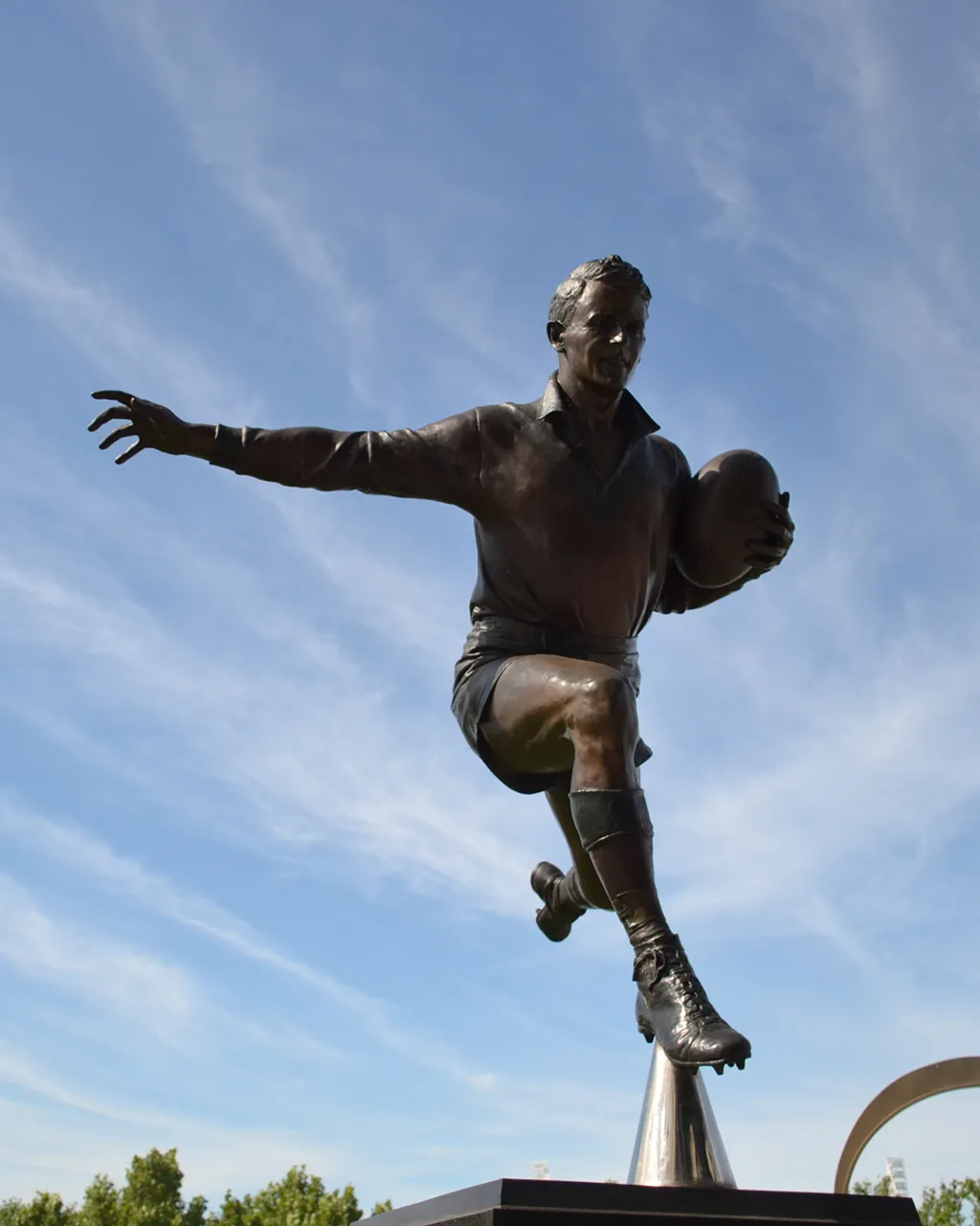 DSC_0140_HaydnBuntonStatue_TextWithImage_Desktop.webp
