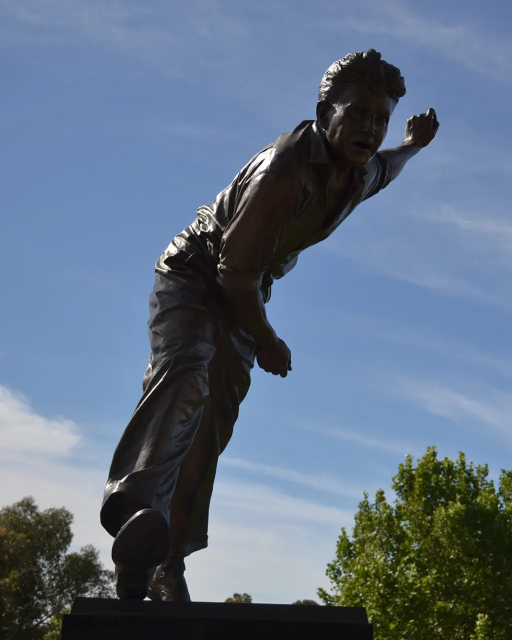 DSC_0149_KeithMillerStatue_TextWithImage_Desktop.webp