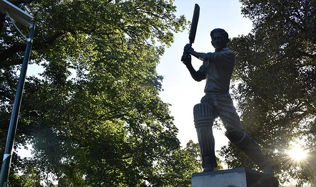 DSC_0642 (4)_NeilHarveyStatue_ImageCard.webp