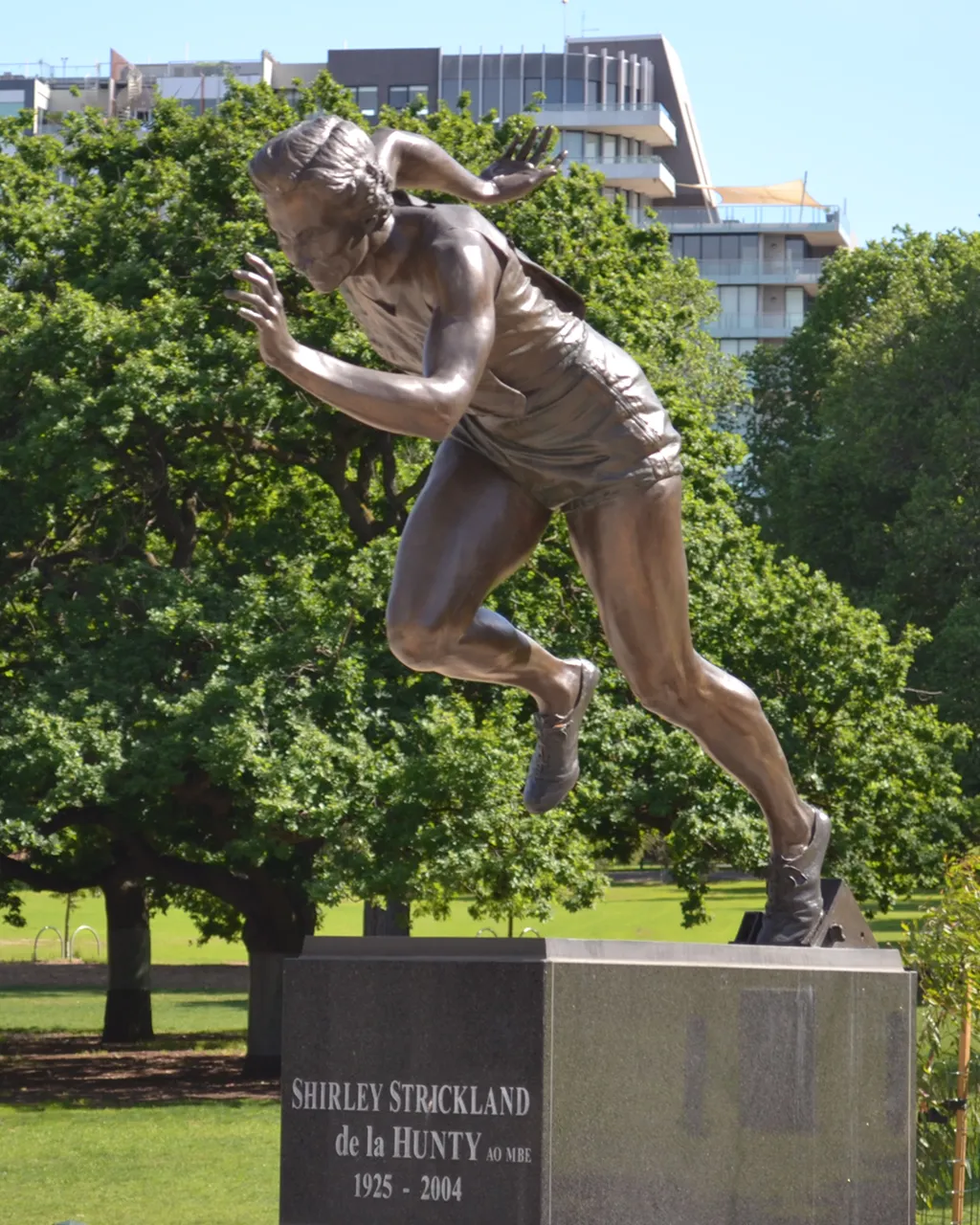 DSC_0165_ShirleyStricklandStatue_TextWithImage_Desktop.webp