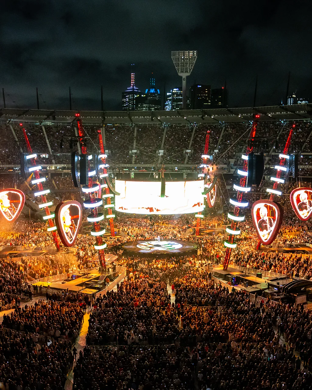 MCG-ED SHEERAN2023_ES_129_Concerts_EdSheeran_TextWithImage_Desktop.webp