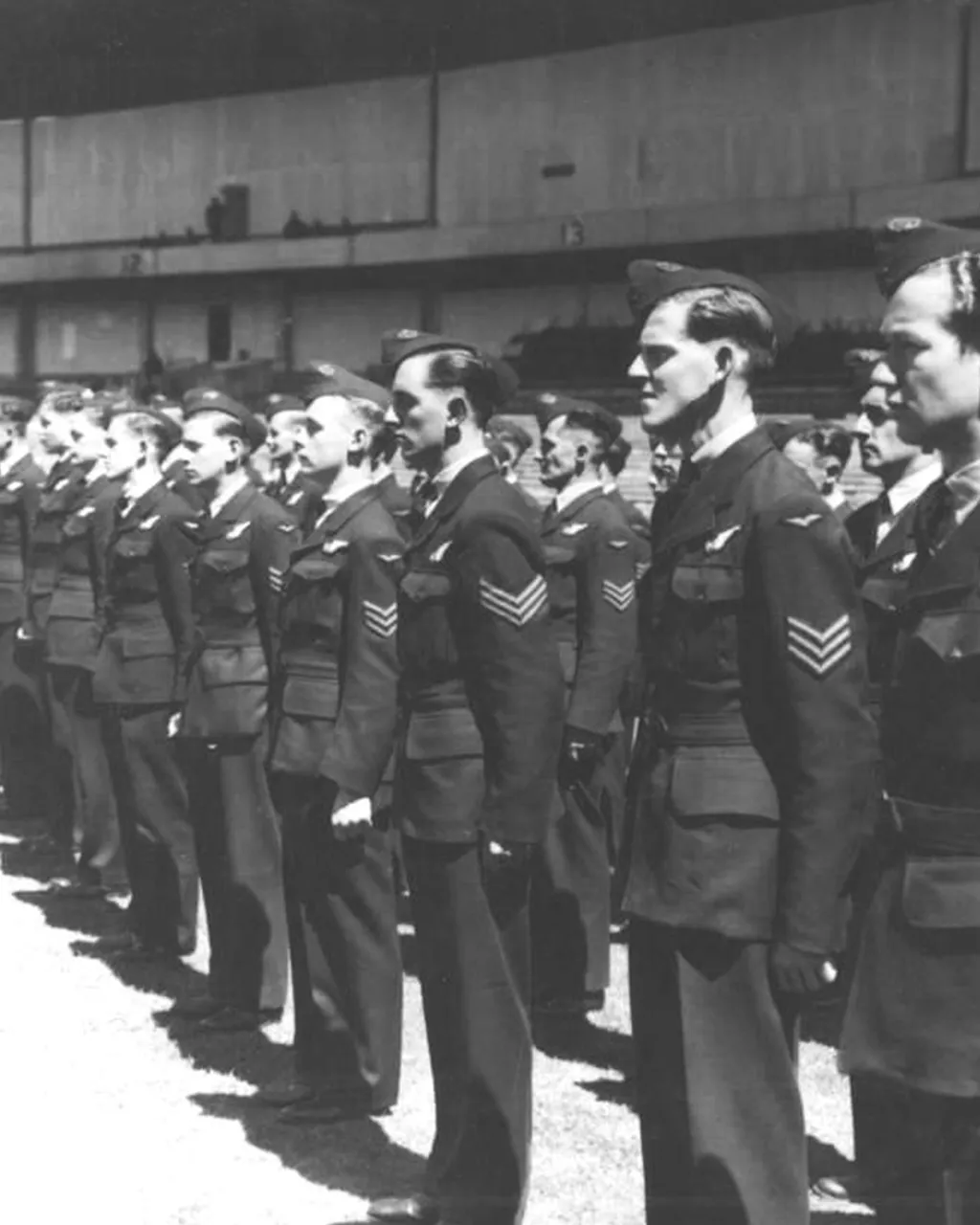 1943_RAAF Sergeants_SecondWorldWar_TextWithImage_Desktop.webp
